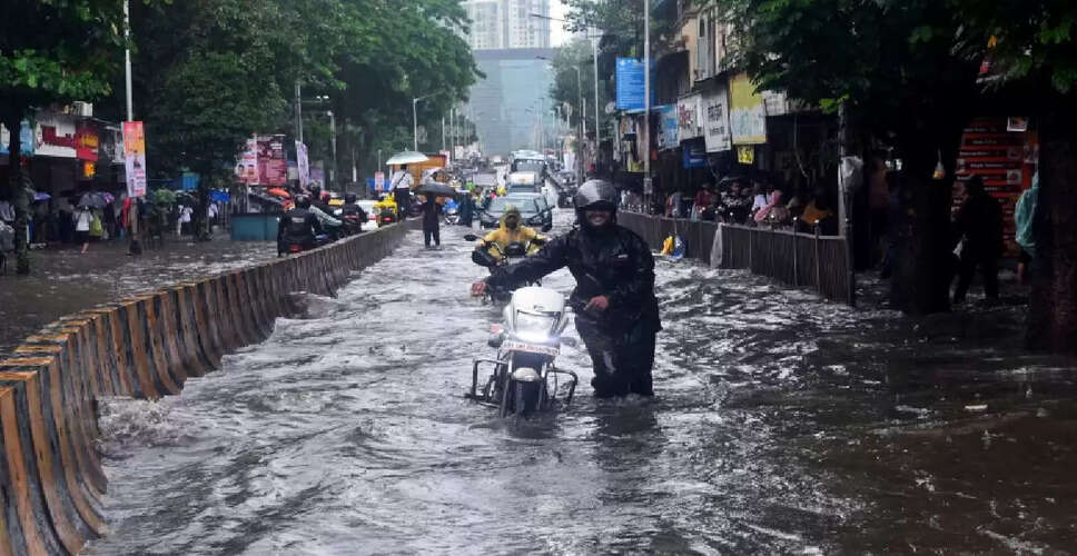मुंबई में भारी बारिश से जनजीवन प्रभावित, मुख्यमंत्री ने की जान-माल के नुकसान की पुष्टि