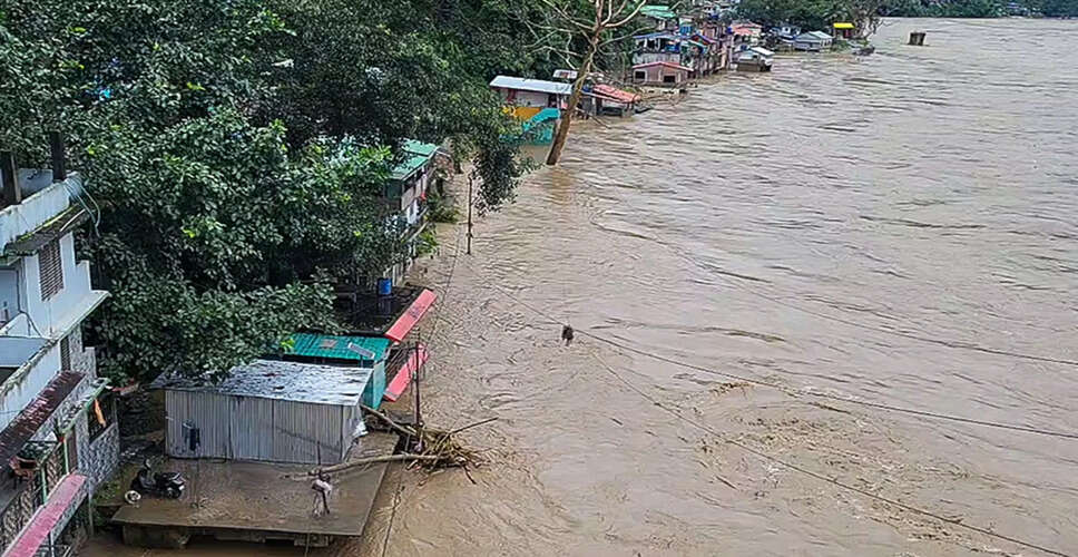दार्जिलिंग में भारी बारिश से भूस्खलन, 23 लोगों की जान गई