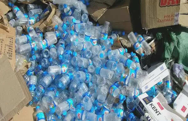 प्लास्टिक कचरे से पेट्रोल बनाने वाले इंजीनियर की अनोखी पहल