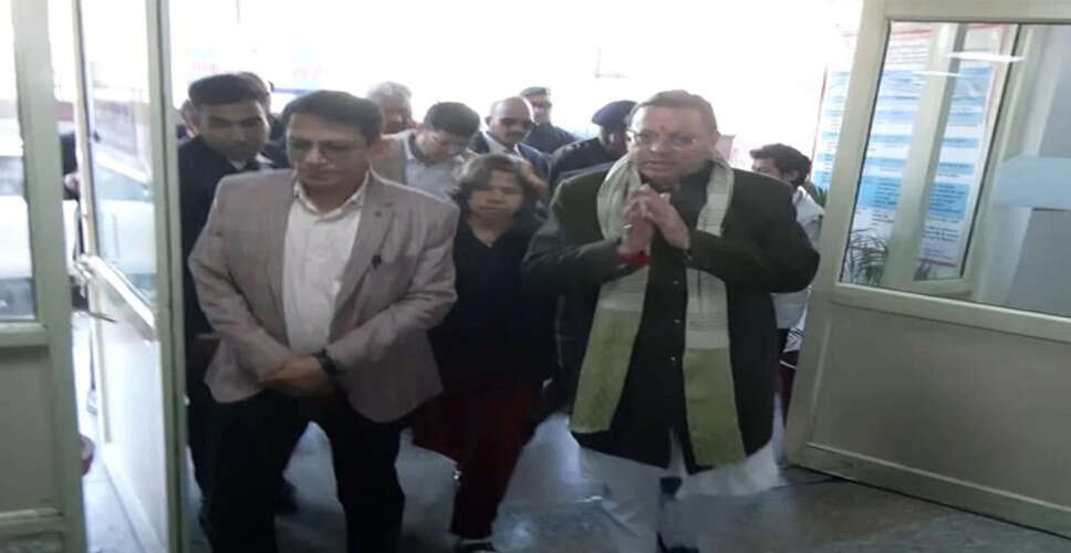 उत्तराखंड बस दुर्घटना: मुख्यमंत्री धामी ने घायलों से की मुलाकात