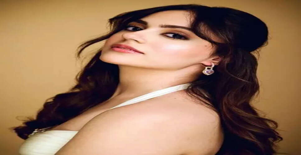 अभिनेत्री अनीत पड्डा ने जीते Zee Cine Awards, पिता को दिया श्रेय