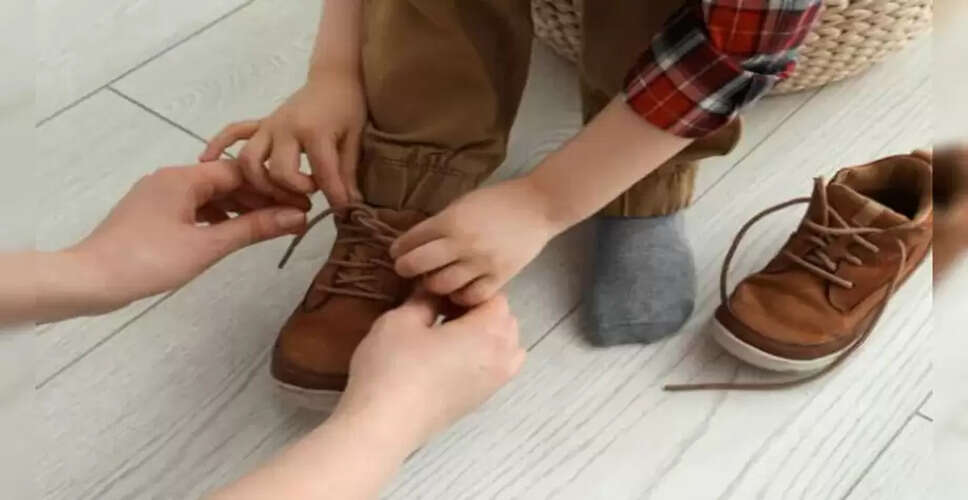बच्चों को जूते की लेस बांधना सिखाने के आसान तरीके