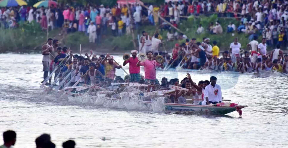 कुकुर्मारा में पारंपरिक नाव दौड़ का भव्य आयोजन