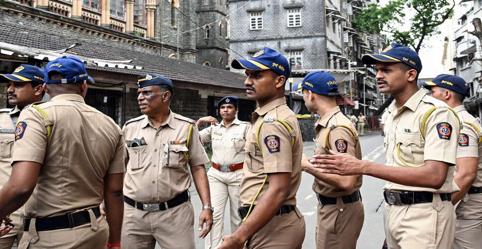 इंटीरियर डेकोरेटर से 97.75 लाख रुपये की धोखाधड़ी, चार आरोपी गिरफ्तार