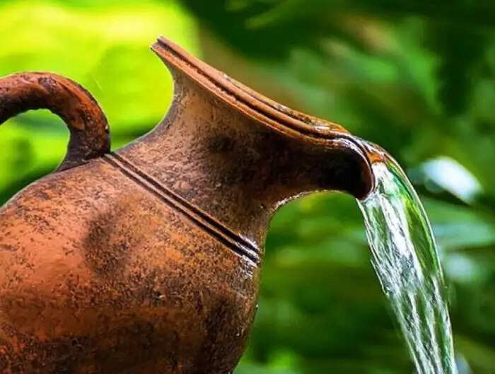 गर्मी में मिट्टी के मटके का पानी: स्वास्थ्य के लिए फायदेमंद