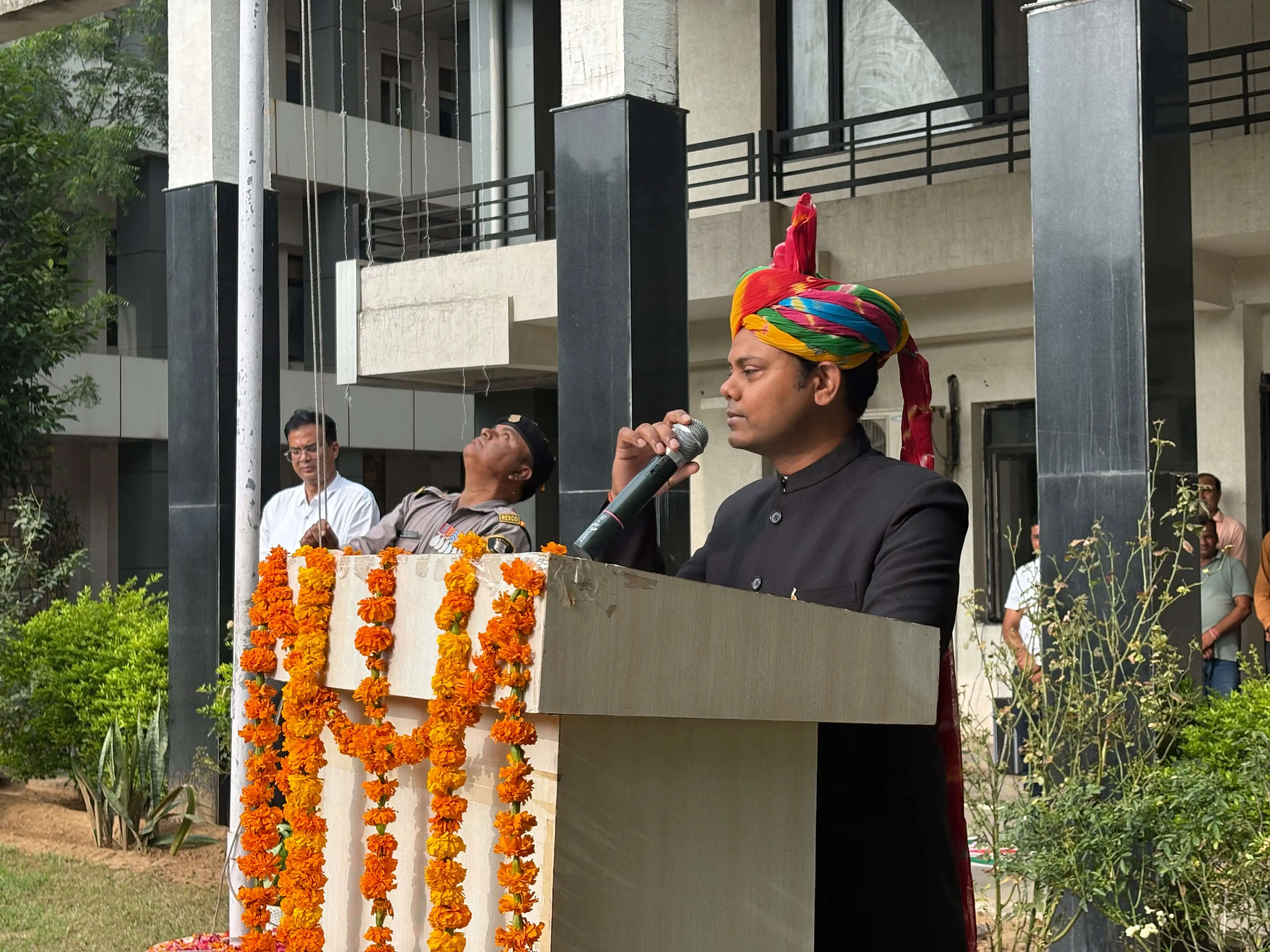 राजस्थान में स्वतंत्रता दिवस पर ध्वजारोहण और पर्यावरण संरक्षण का संदेश