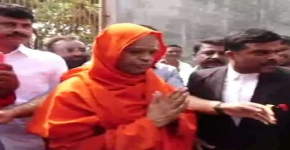 दुष्कर्म के आरोपी कर्नाटक के साधु जेल से छूटने के बाद बोले, 'मेरे लिए चुप रहना ही सबसे अच्छा'