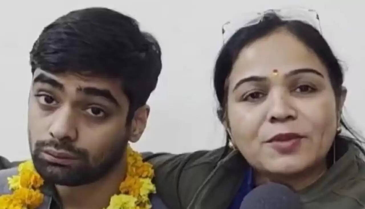 दिव्यांग मानवेंद्र की UPSC IES परीक्षा में सफलता की प्रेरणादायक कहानी