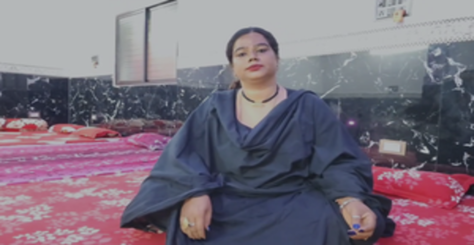 धनबाद में हेवी वेट उम्मीदवारों के बीच ट्रांसजेंडर सुनैना सिंह भी चुनावी दंगल में