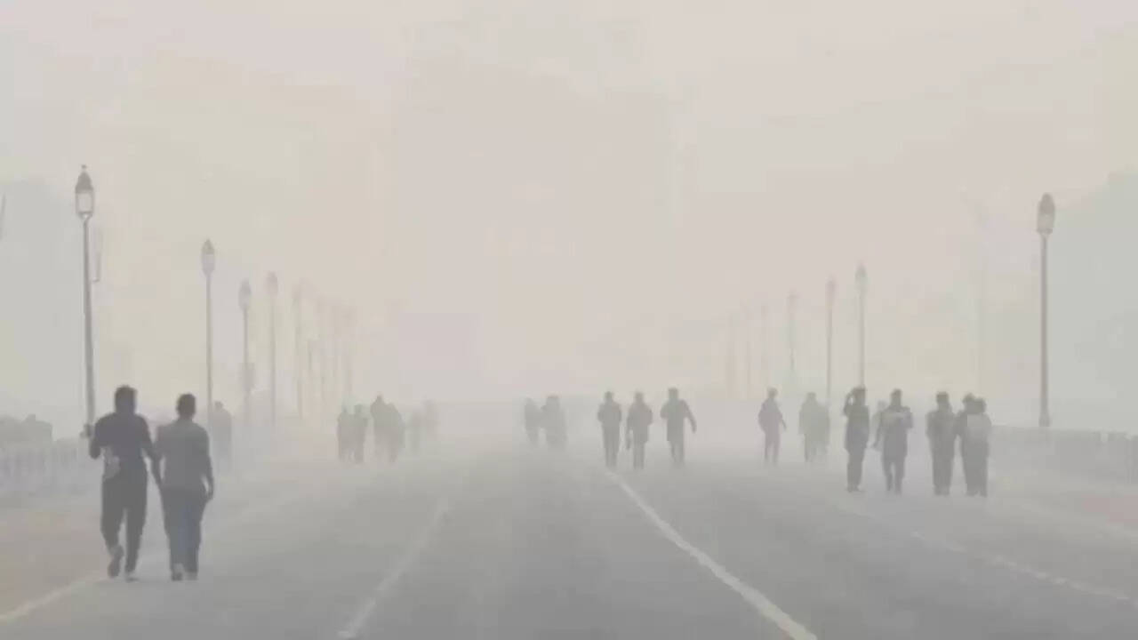 दिल्ली-एनसीआर में मौसम का हाल: धुंध, ठंड और प्रदूषण की चुनौती