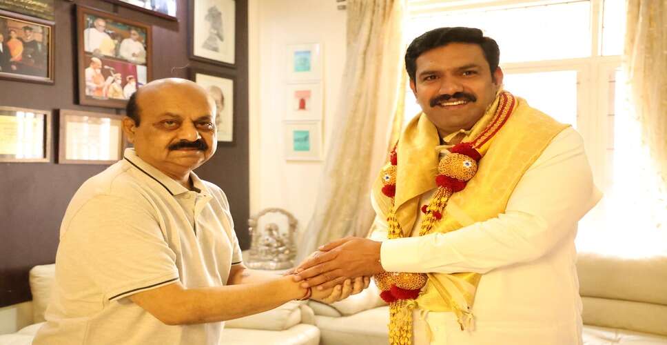 कर्नाटक बीजेपी अध्यक्ष विजयेंद्र ने पूर्व सीएम बोम्मई से मुलाकात कर मांगा मार्गदर्शन