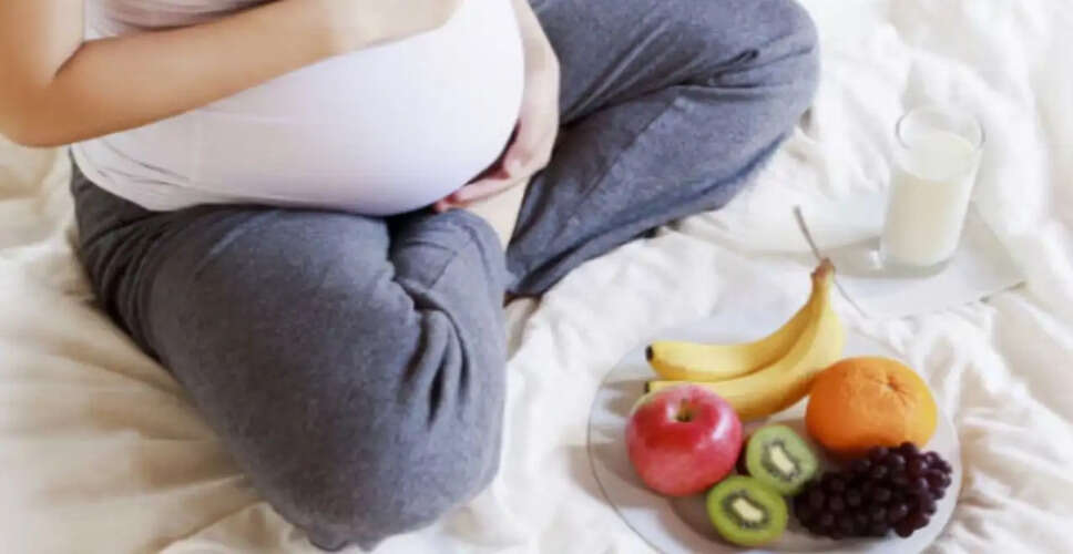 प्रेग्नेंसी में खाने के लिए सावधानी बरतें: किन फलों से करें परहेज