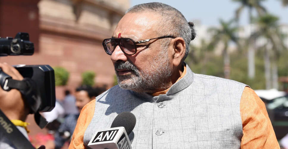 गिरिराज सिंह की विवादास्पद टिप्पणी: बिहार चुनाव में बुर्काधारी मतदाताओं की जाँच पर जोर