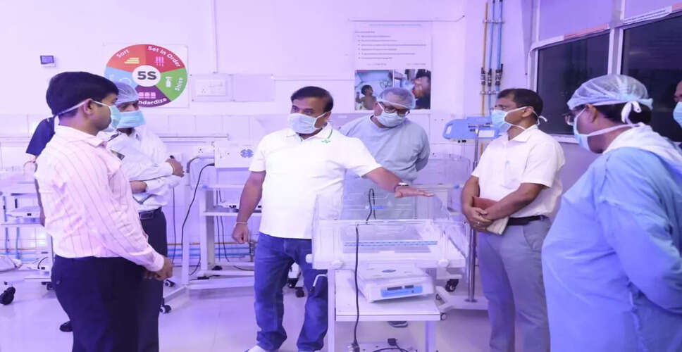 गुवाहाटी में अस्पताल कर्मचारियों की गिरफ्तारी: मरीजों से पैसे वसूलने का मामला