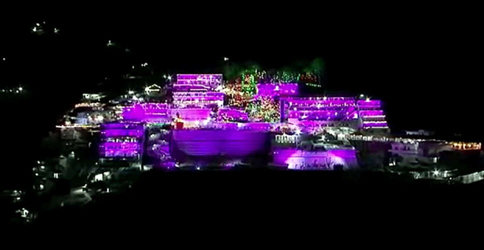 शारदीय नवरात्रि: माता वैष्णो देवी मंदिर में श्रद्धालुओं की भीड़