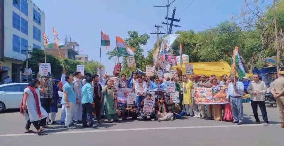 जयपुर में कांग्रेस का महंगाई और बेरोजगारी के खिलाफ प्रदर्शन