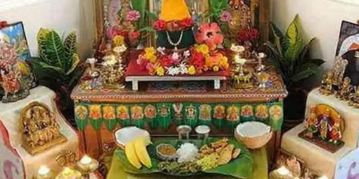 घर के मंदिर में न रखें ये 5 चीजें, वरना हो सकता है नुकसान