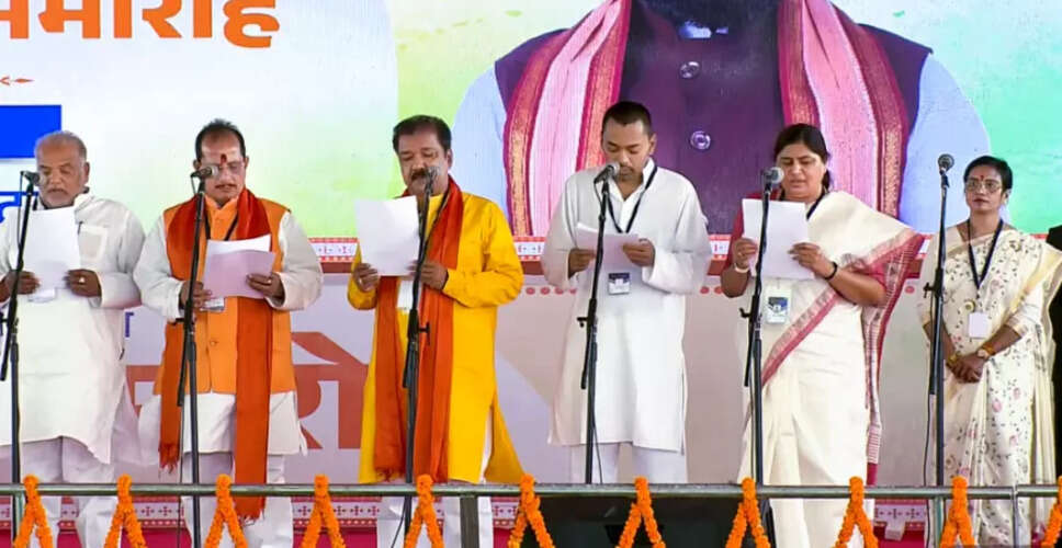 बिहार के नए मंत्रिमंडल का विस्तार: 32 नेताओं ने ली शपथ