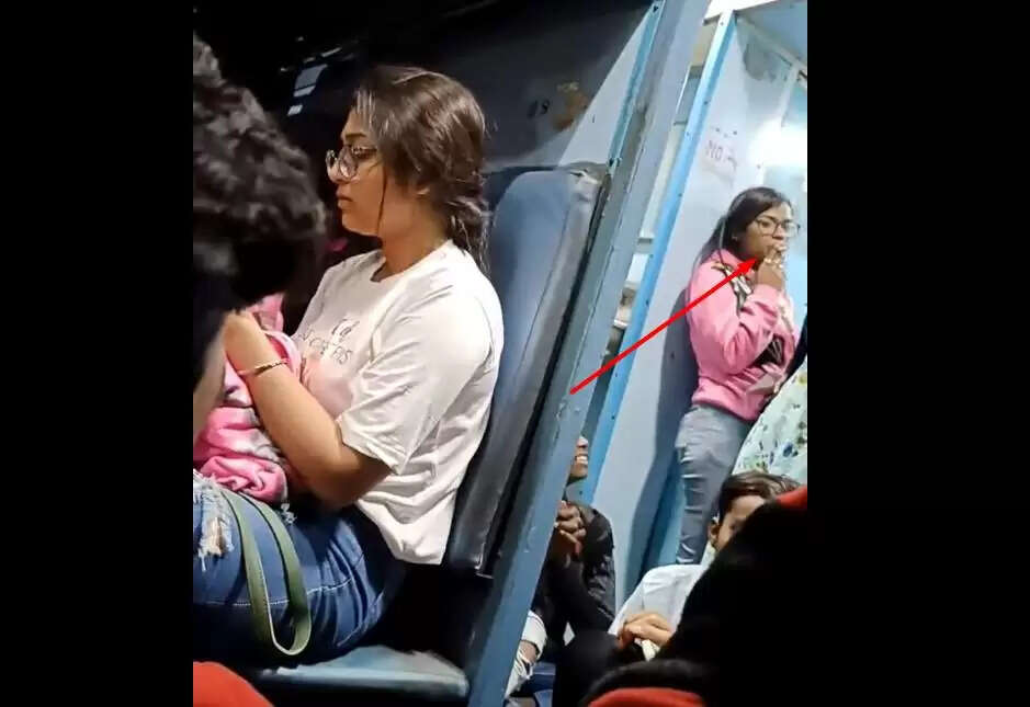ट्रेन में धूम्रपान करती लड़की का वीडियो वायरल, रेलवे पर उठे सवाल