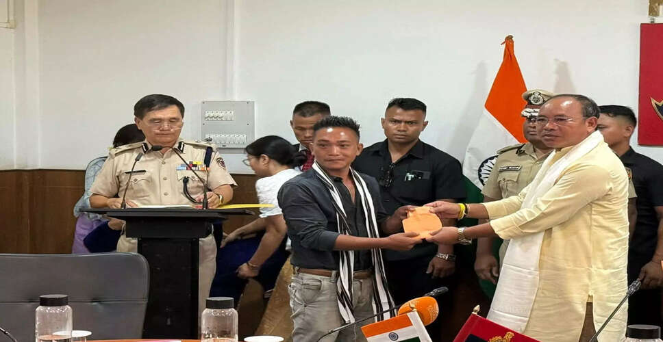 अरुणाचल प्रदेश में दो युवाओं ने उग्रवाद छोड़कर आत्मसमर्पण किया