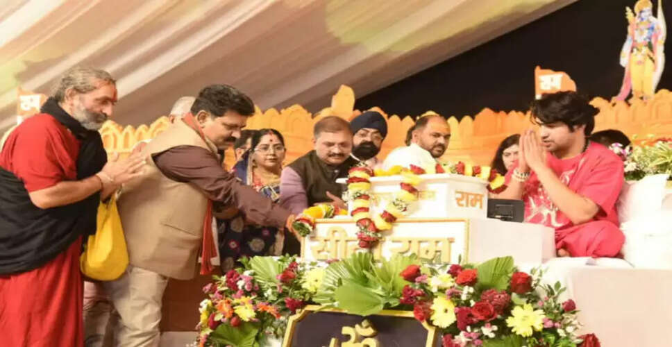 छत्तीसगढ़ में हनुमंत कथा के चौथे दिन उप मुख्यमंत्री विजय शर्मा ने लिया आशीर्वाद