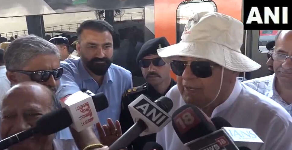 फारूक अब्दुल्ला ने वंदे भारत ट्रेन को जम्मू-कश्मीर के लिए बताया बड़ा उपहार