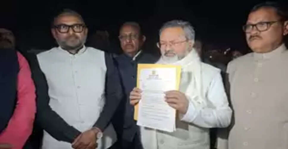 पटना : छात्रों की मांग लेकर जन सुराज का प्रतिनिधिमंडल राजभवन पहुंचा, राज्यपाल ने की प्रशांत किशोर से अनशन तोड़ने की अपील