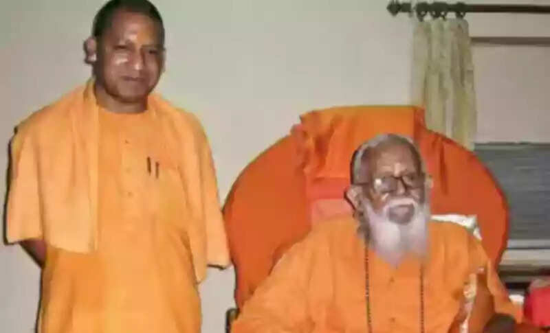 योगी आदित्यनाथ: एक साधारण गांव से मुख्यमंत्री बनने की यात्रा