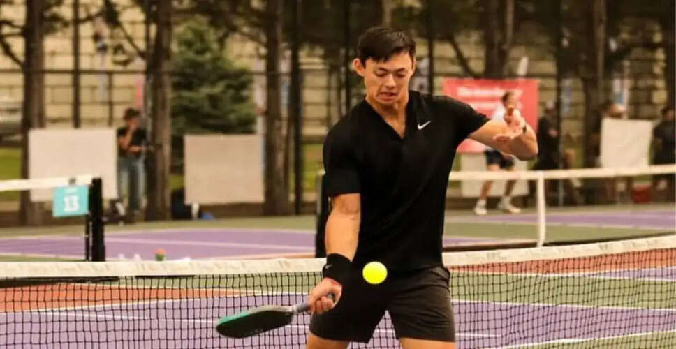 पिकलबॉल में आक्रामक खिलाड़ियों का सामना करने की रणनीतियाँ