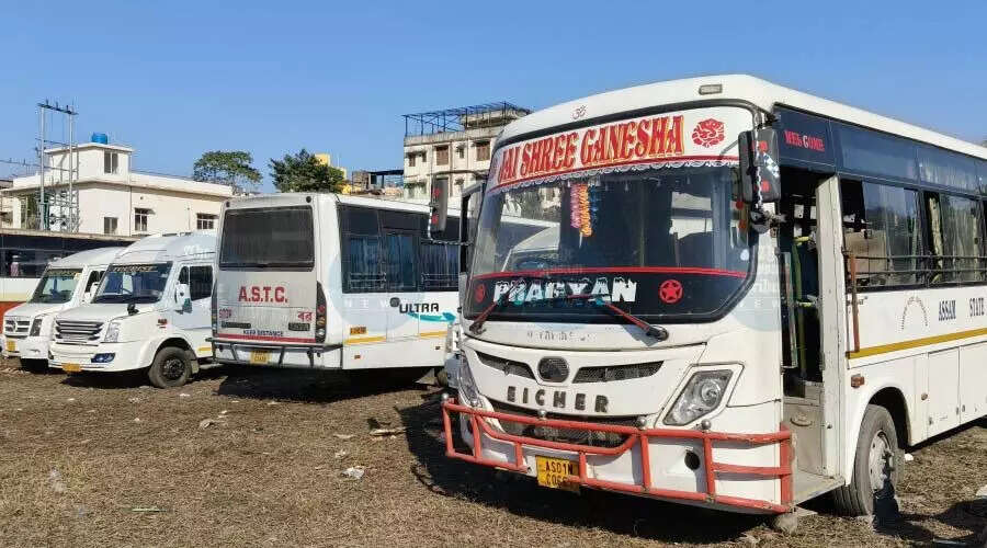 गुवाहाटी का अदाबारी बस स्टेशन: एक समय का व्यस्त केंद्र अब वीरान