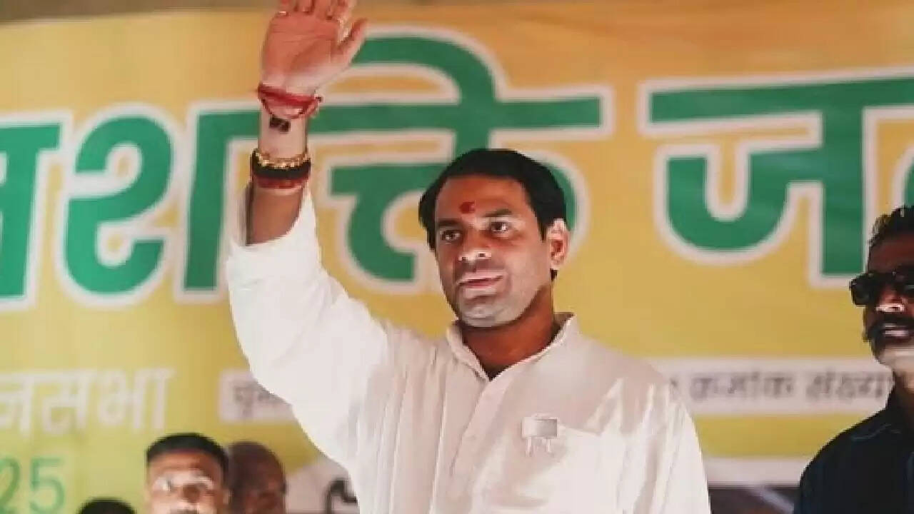 तेज प्रताप यादव ने बिहार चुनाव में RJD की हार पर जताई खुशी