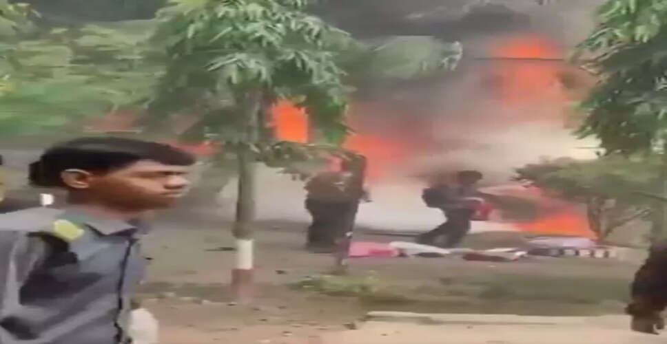 बांग्लादेश एयरफोर्स जेट क्रैश में 27 की मौत, 25 बच्चे शामिल