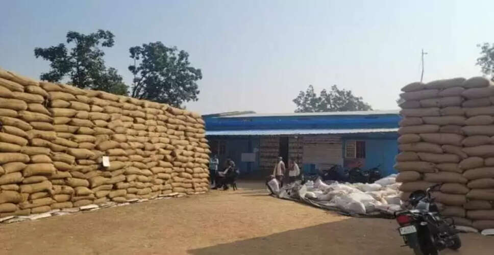 गरियाबंद में धान खरीद में बढ़ी समस्या, मिलरों का उठाव में कमी