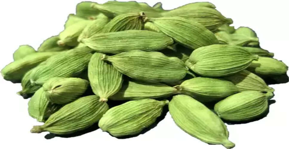 ब्लड प्रेशर मरीजों के लिए बेहद फायदेमंद है इलायची, शरीर की सूजन भी होती है कम