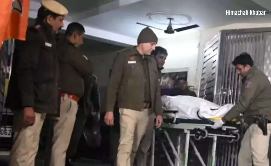 दिल्ली में त्रिस्तरीय हत्या: युवक ने परिवार को धतूरे के लड्डू से बेहोश कर किया हत्या