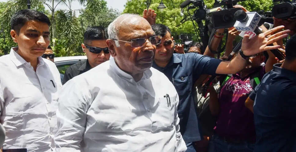कर्नाटक में कांग्रेस कार्यक्रम में मल्लिकार्जुन खड़गे का गुस्सा, कार्यकर्ताओं पर भड़के