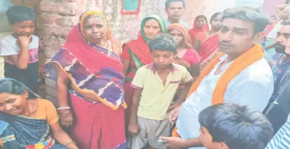 पारिवारिक तनाव के चलते पिता और बच्चों ने ट्रेन के सामने कूदकर दी जान