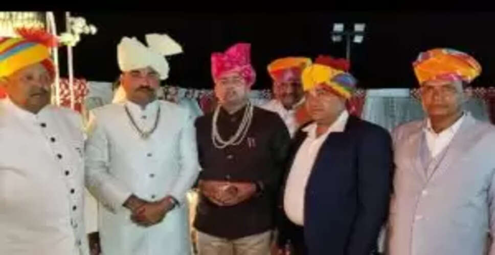 युवा उद्यमी मनीष बड़ोदिया ने हेलिकॉप्टर से दुल्हन को लाकर दहेज प्रथा को किया समाप्त