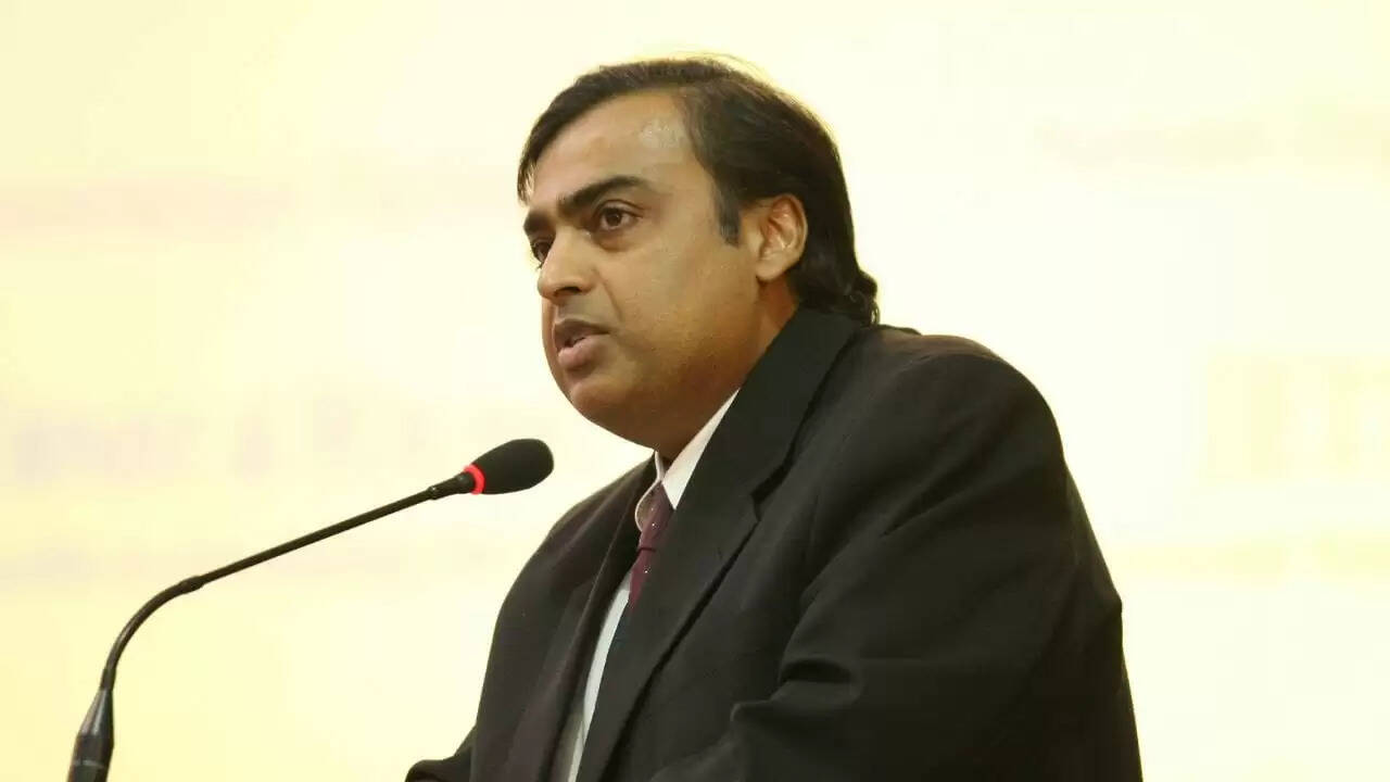 रिलायंस इंडस्ट्रीज के शेयरों में ऐतिहासिक गिरावट, एक लाख करोड़ का नुकसान