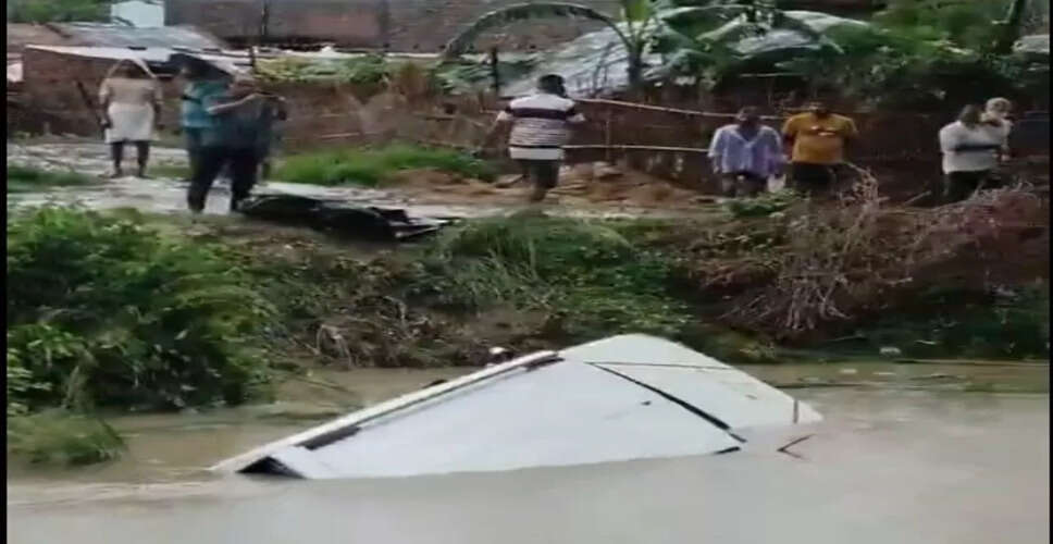 उत्तर प्रदेश में भीषण सड़क दुर्घटना, 11 लोगों की मौत