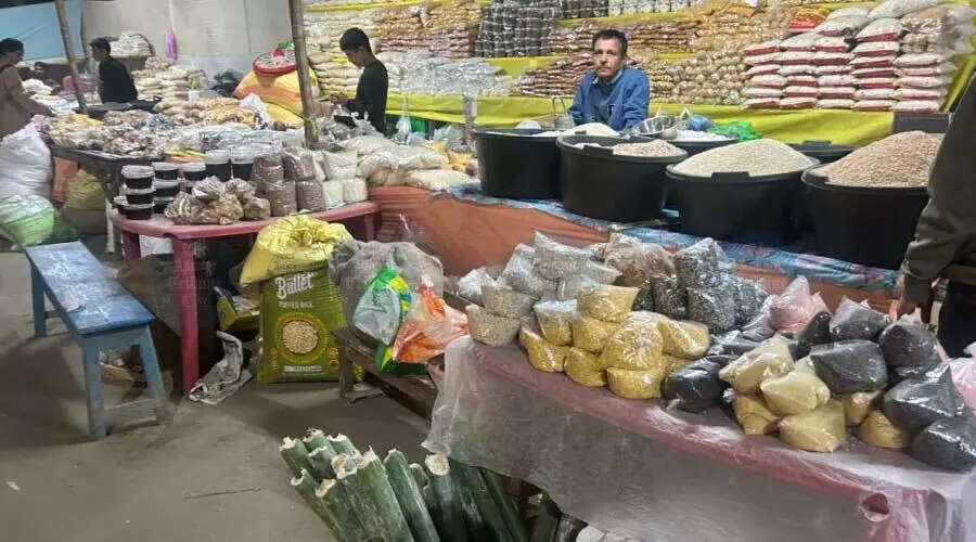 गुवाहाटी में माघ बिहू की खरीदारी का उत्सव