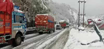जम्मू-श्रीनगर हाईवे वाहनों की आवाजाही के लिए बंद (लीड-2)