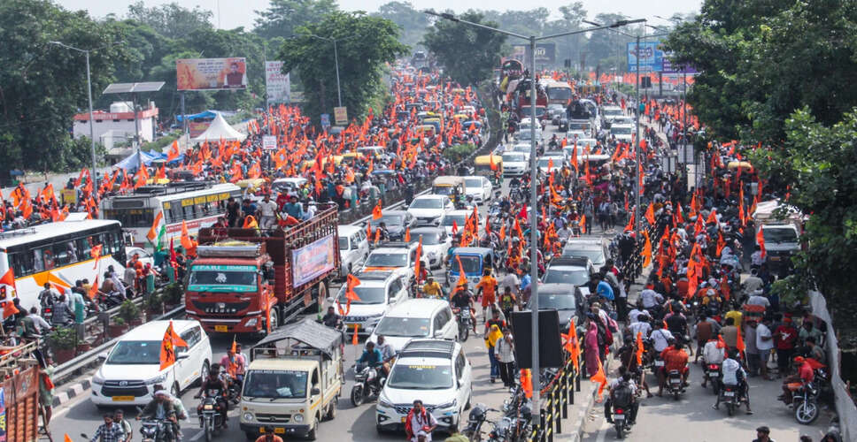 दिल्ली में भारी बारिश से जलभराव और यातायात जाम की स्थिति
