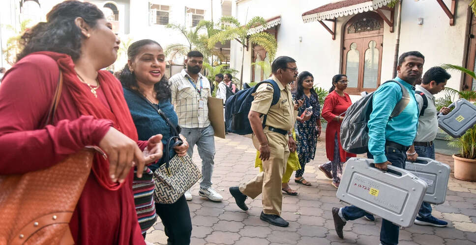 महाराष्ट्र में नगर निकाय चुनावों में मतदान की सुस्ती, पुरुषों ने किया अधिक मतदान
