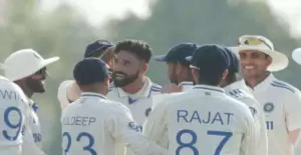 टीम इंडिया के दो खिलाड़ी: टूरिस्ट क्रिकेटर की उपाधि के साथ डगआउट में