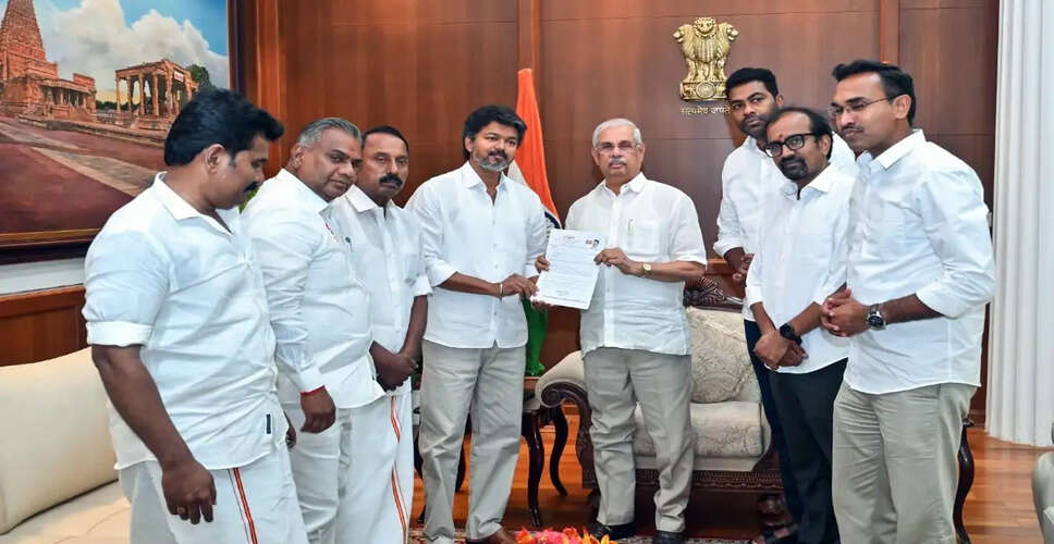 सी. जोसेफ विजय की राज्यपाल से मुलाकात: तमिलनाडु में सरकार गठन की कोशिशें जारी
