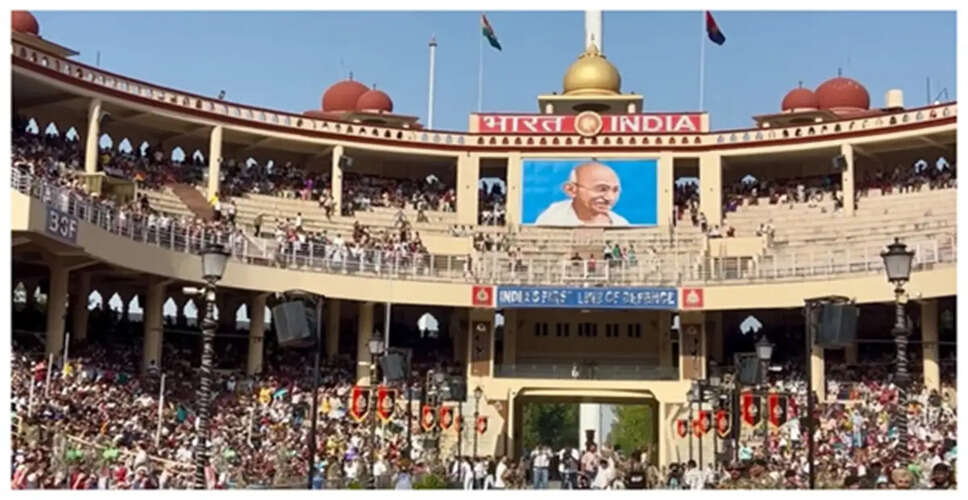 फिल्म 'मैं वापस आऊंगा' ने अटारी बॉर्डर पर शहीदों को दी श्रद्धांजलि