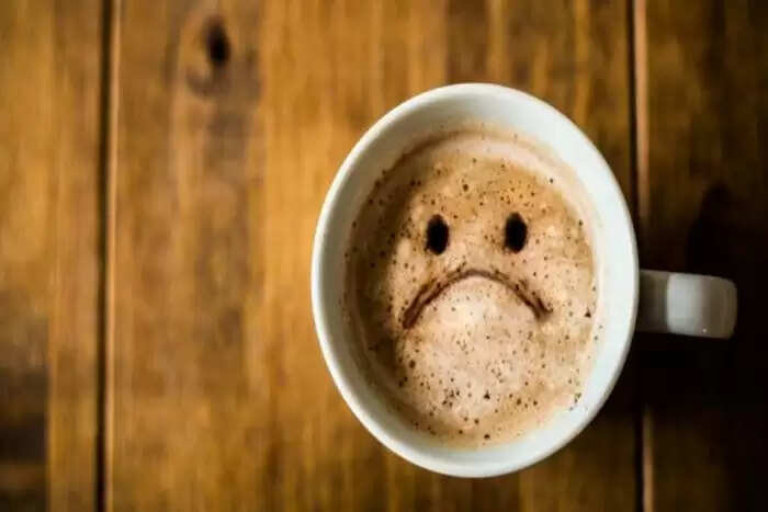 हाथ-पैर कांपने के कारण: जानें क्या हो सकते हैं गंभीर संकेत