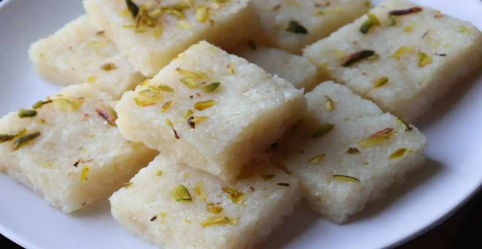 गणेश चतुर्थी स्पेशल: घर पर बनाएं नारियल की बर्फी, आसान रेसिपी