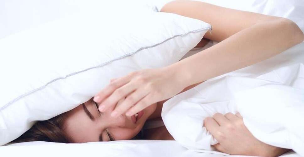 रात भर एसी में सोना क्या है खतरनाक? जानिए चौंकाने वाले नुकसान